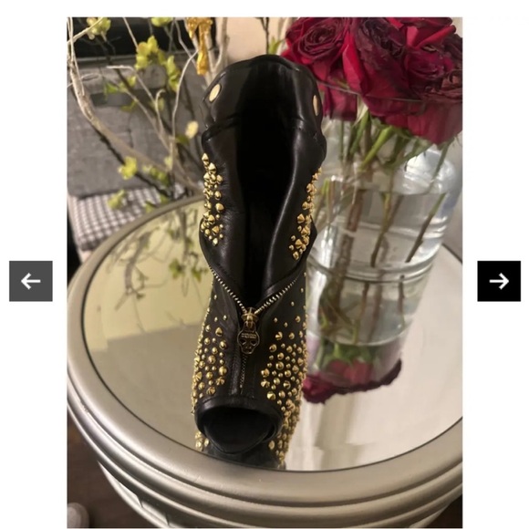 💜NIB 💟Alexander McQueen Black and Gold Studded Heeled Boots💜💟 - Picture 2 of 4